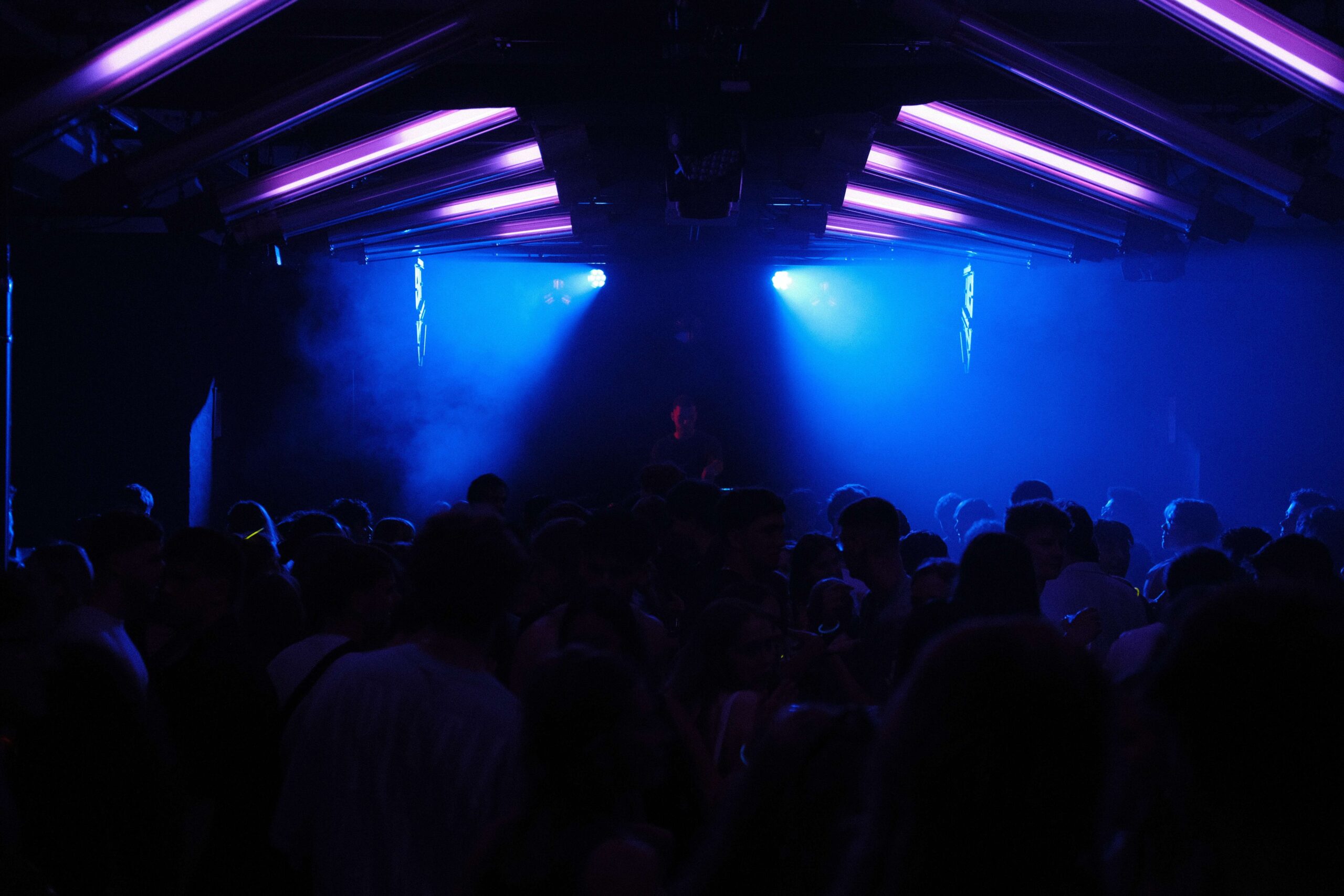 02.05. WEEKEND CLUB